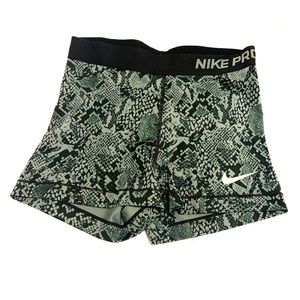 Nike Pro 3” shorts
